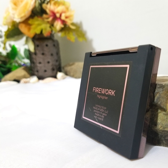 Firework - Makeup Geek Highlighter - Picture 3 of 3